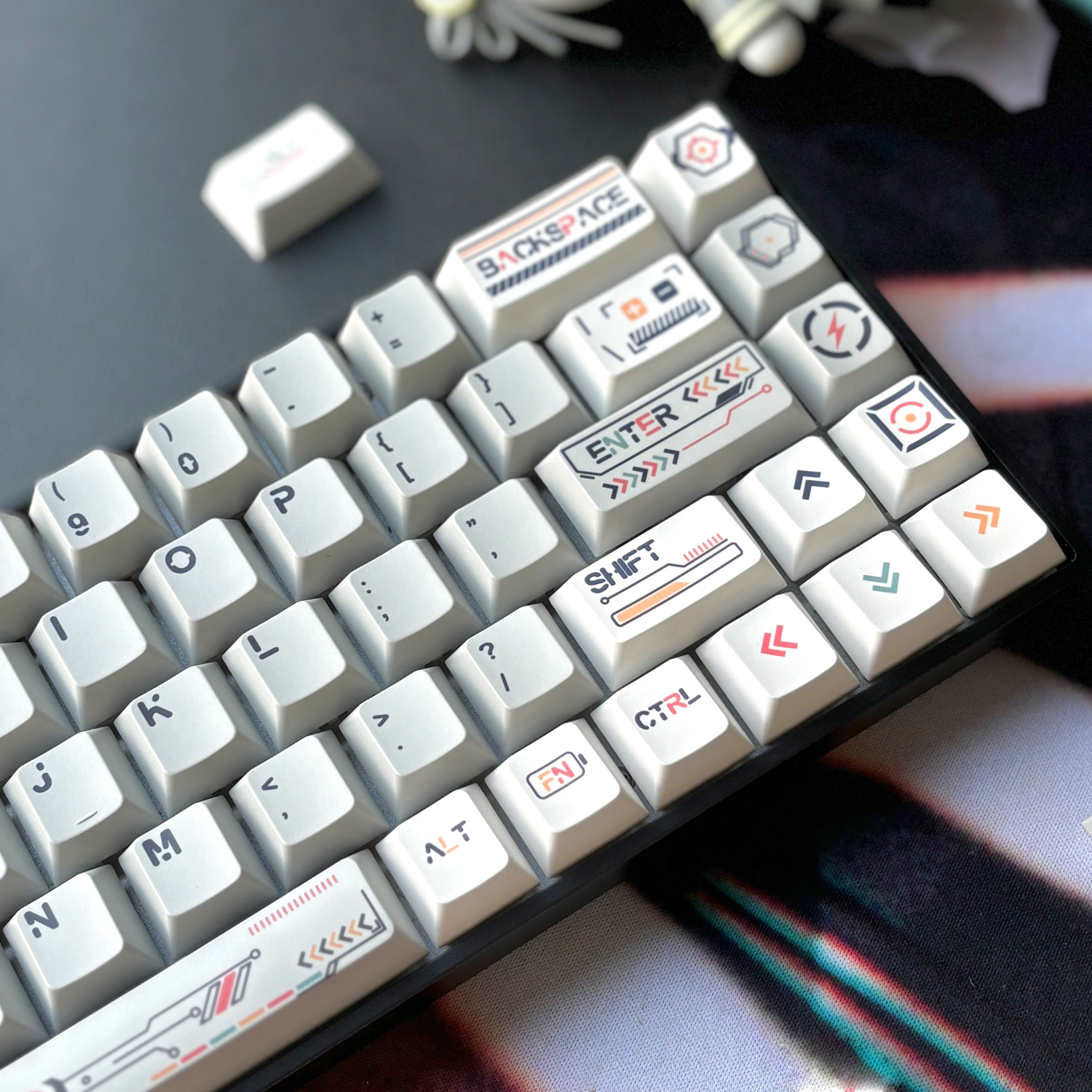 95 Keys Cherry Profile Graffit - Gaming Keyboard Ergo 리뷰 및 가격